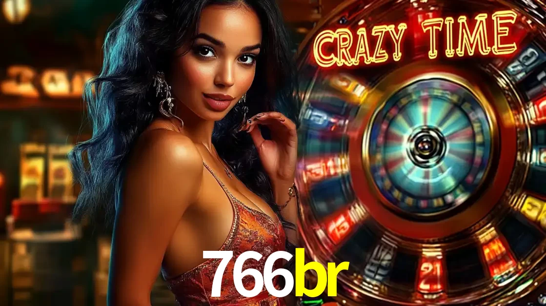 Mulher elegante ao lado da vibrante roda da fortuna do jogo de cassino ao vivo Crazy Time, um dos game shows mais populares e cheios de prêmios do 766br.